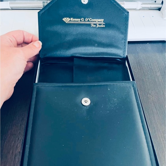 Freshwater  pearls set necklace and bracelet only worn once!! - Picture 2 of 3